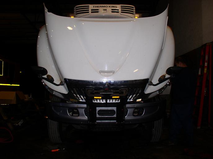 International 4300 DuraStar truck hood and HTS-10T Ultra-Rack tilts forward